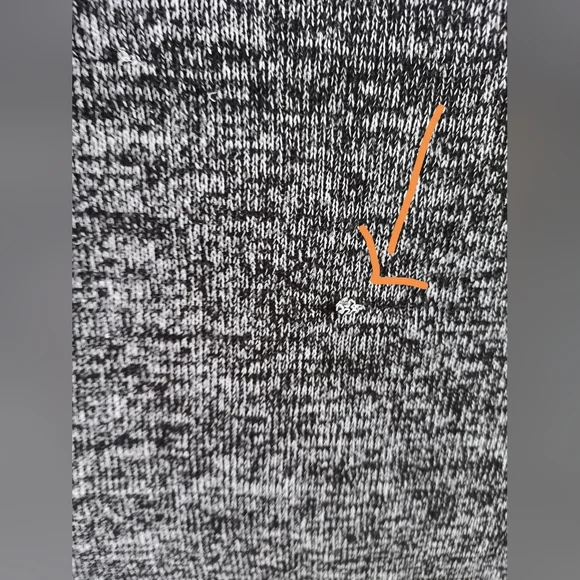 Divided sweater - Picture 7 of 11